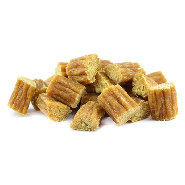 MACED NATUREL SOFT Z KURCZAKA 100 G – zbliżenie na białym tle