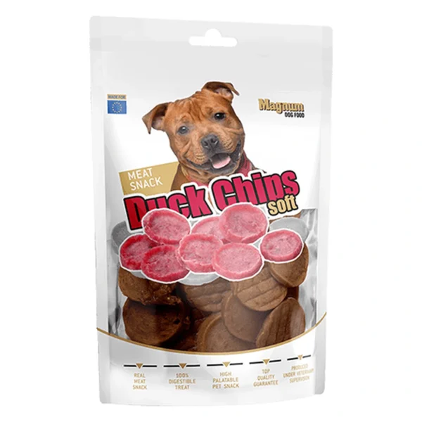 MAGNUM Duck Chips soft 80 g Przysmak chipsy z kaczki dla psa – zbliżenie produktu MAGNUM Duck Chips soft 80 g Przysmak chipsy z kaczki dla psa – zbliżenie na białym tle