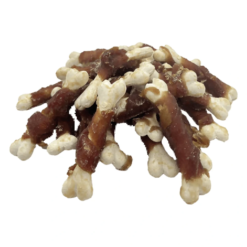UNIQ PETS dog snacks 500g Wapniowe kostki z kaczką – zbliżenie na białym tle