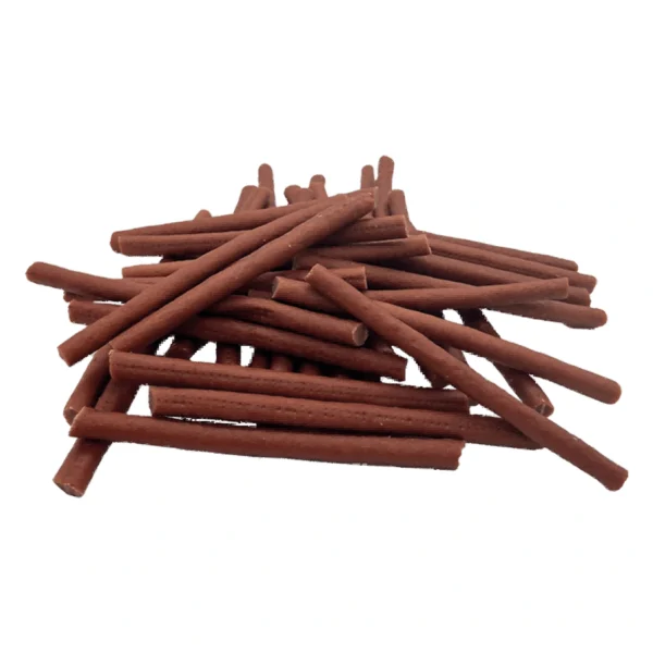 UNIQ PETS dog snacks 500g Paluszki z królika – zbliżenie produktu UNIQ PETS dog snacks 500g Paluszki z królika – zbliżenie na białym tle