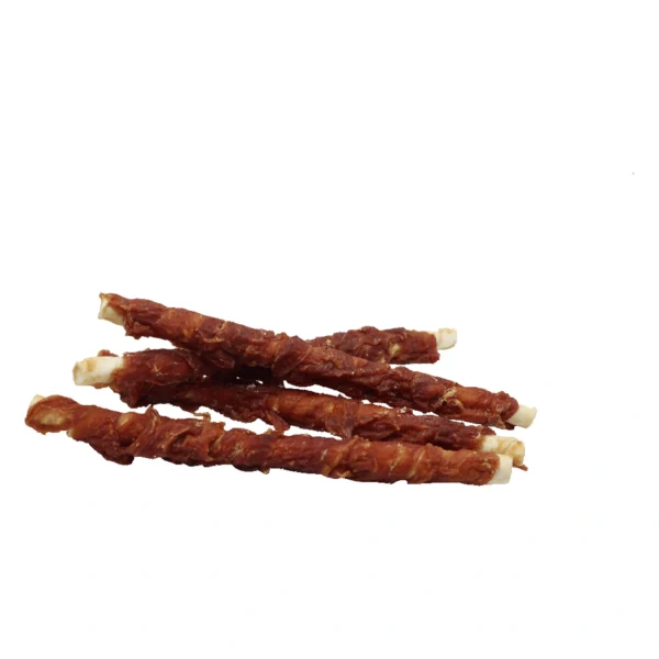 UNIQ PETS dog snacks 320g Długi patyk ze skóry wołowej z kaczką 28cm – zbliżenie na białym tle